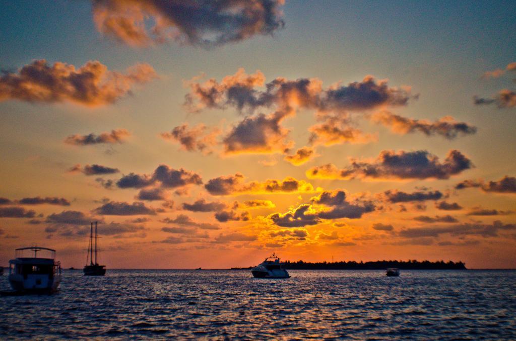 Beach Palace Hulhumale Exterior photo