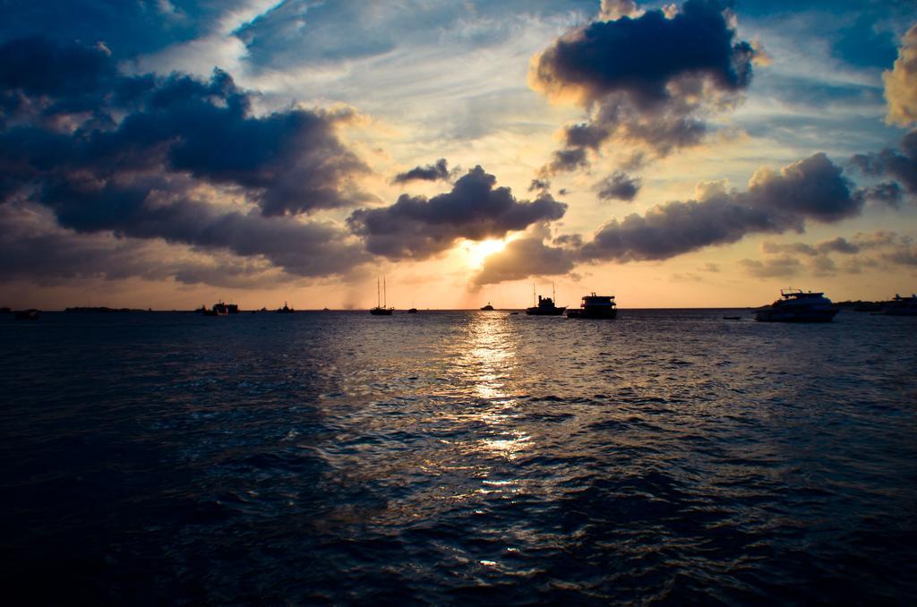 Beach Palace Hulhumale Exterior photo