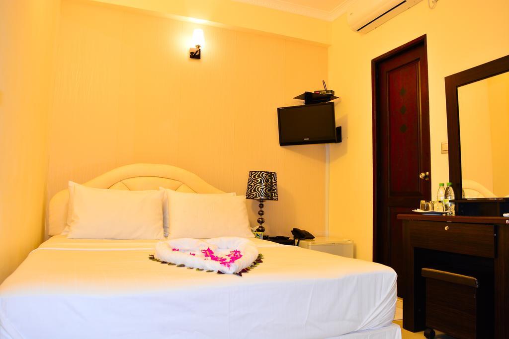 Beach Palace Hulhumale Exterior photo